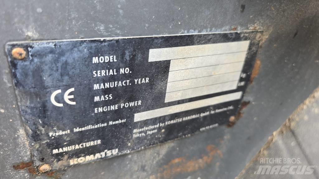 Komatsu WA 250 Pyöräkuormaajat