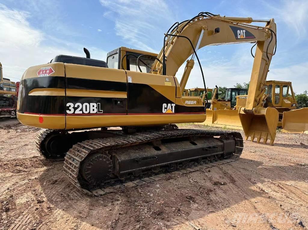 CAT 320 B L Telakaivukoneet
