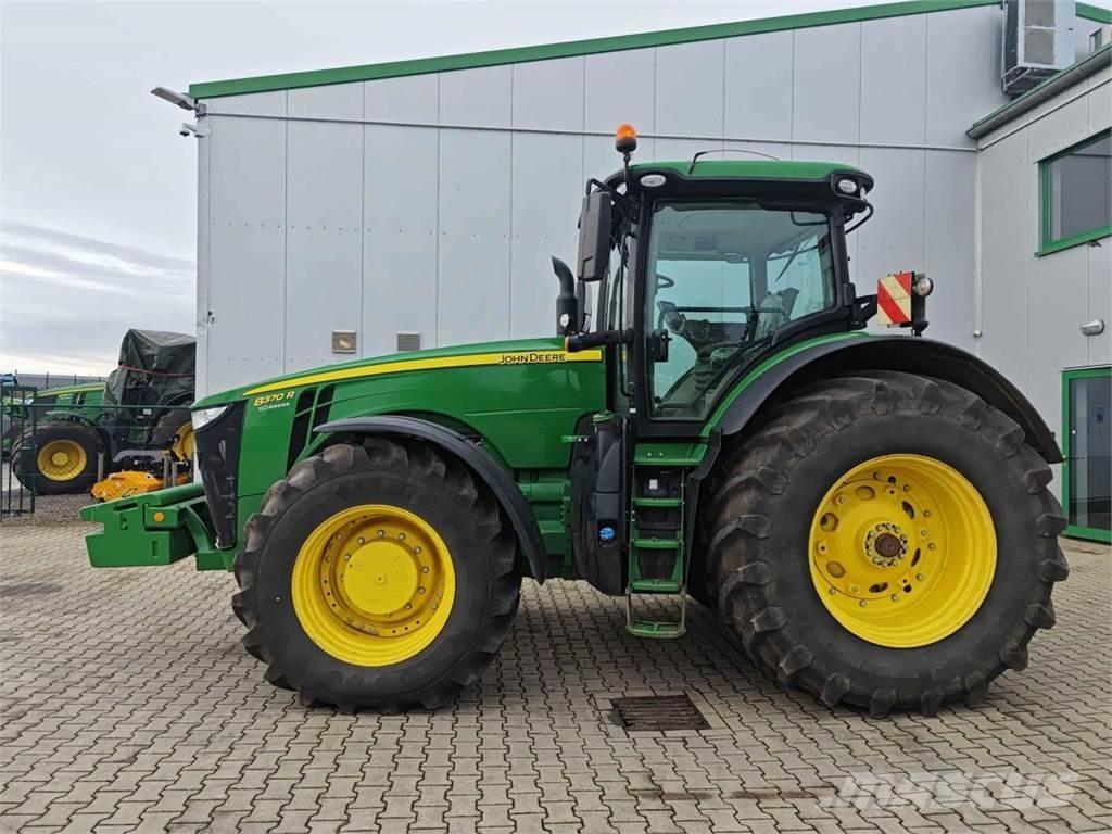 John Deere 8370R Traktorit