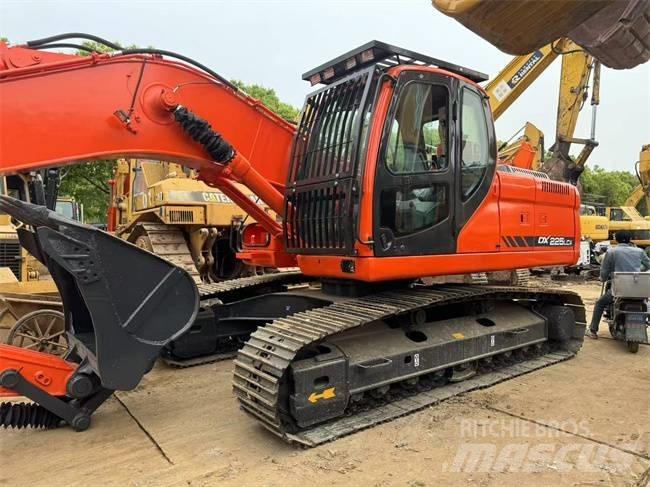 Doosan DX 225 LCA Telakaivukoneet