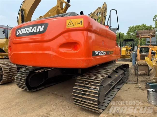 Doosan DX 225 LCA Telakaivukoneet