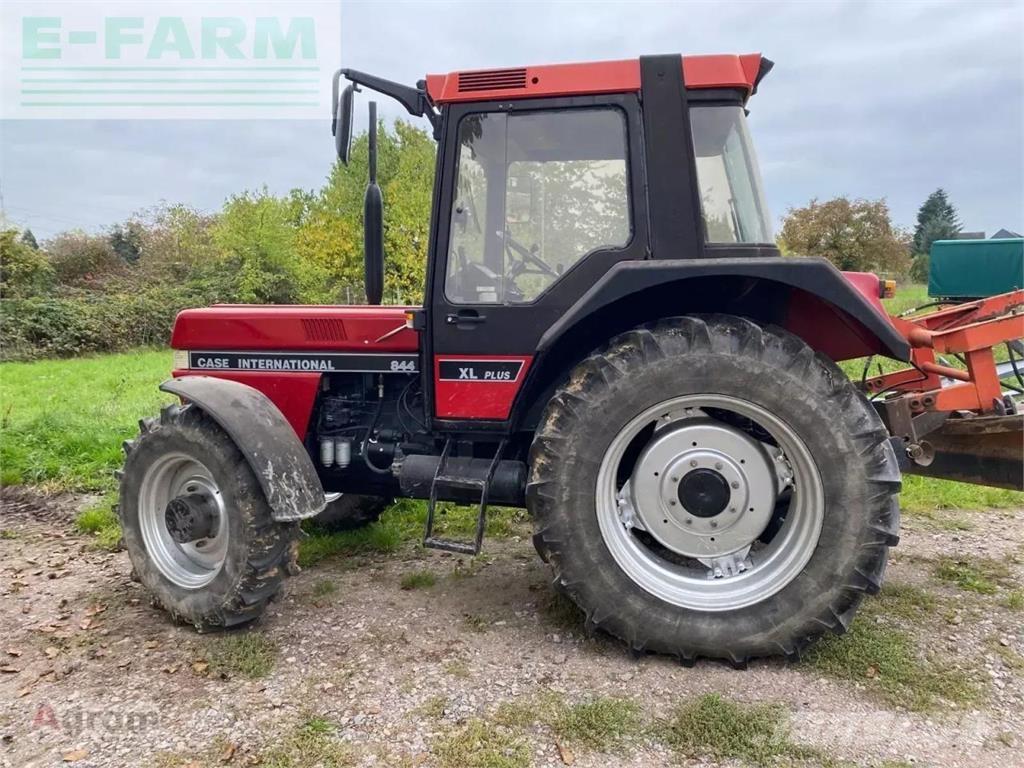 Case IH 844 a Traktorit