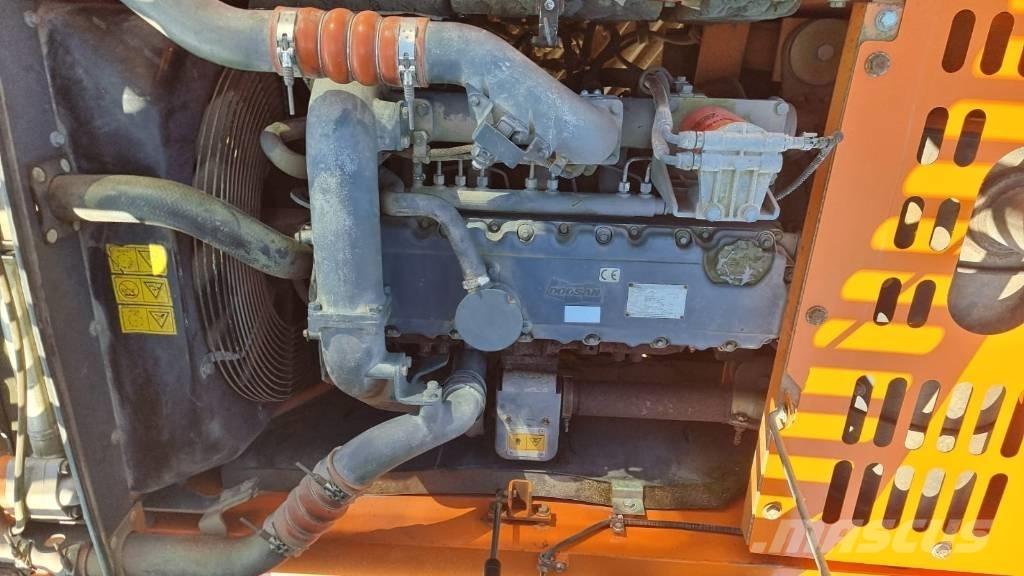 Doosan DX 225 Telakaivukoneet