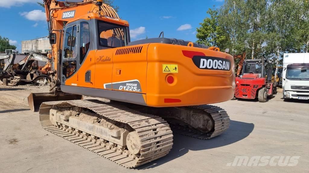 Doosan DX 225 Telakaivukoneet