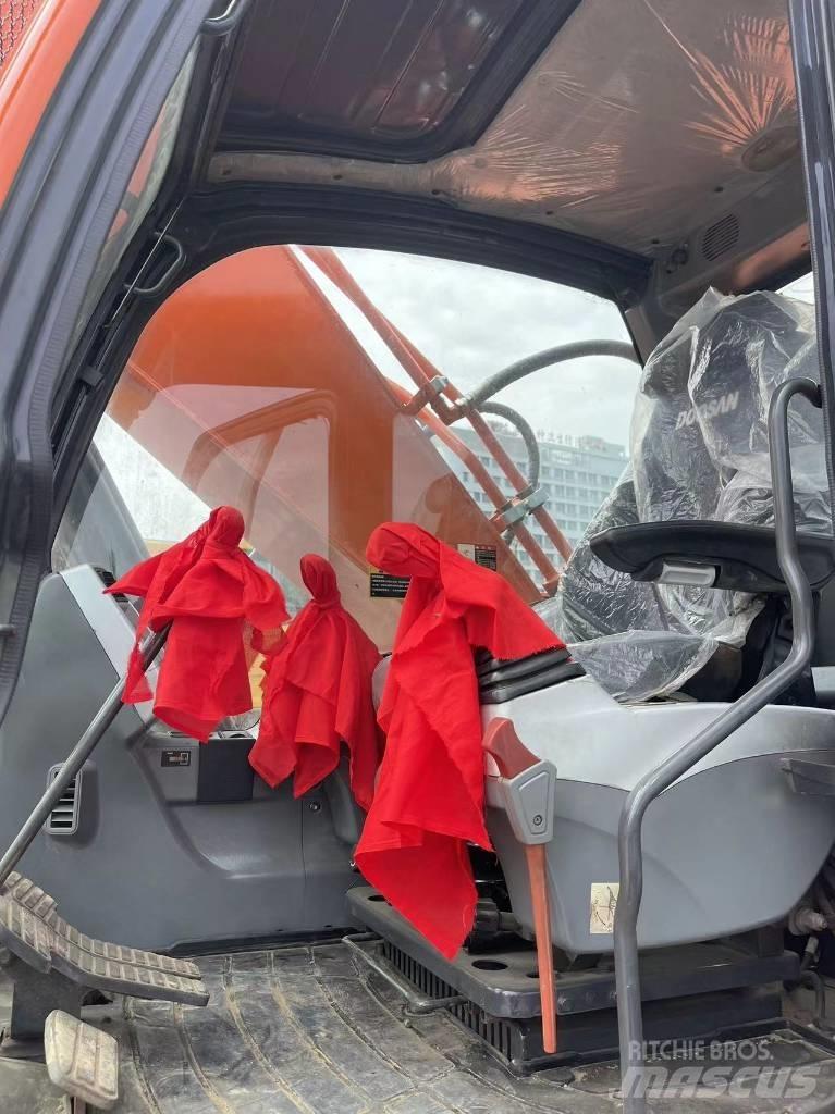 Doosan DX 300 LC Telakaivukoneet