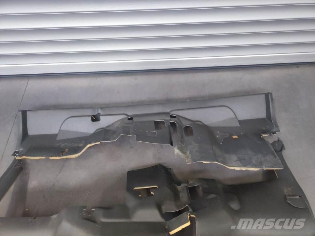 Nissan Floor Mat Ohjaamot ja sisustat