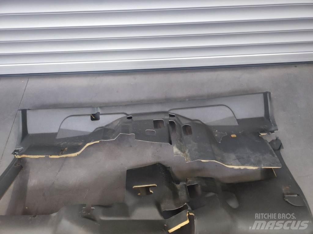 Nissan Floor Mat Ohjaamot ja sisustat