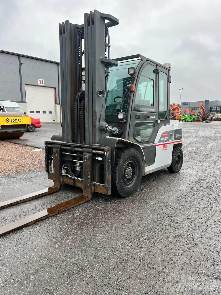 Nissan WG1F4A50Y Dieseltrukit
