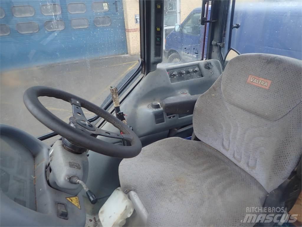 Valtra 900 Traktorit