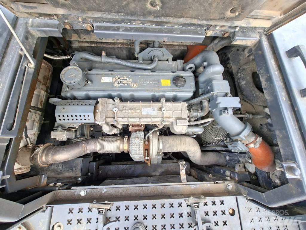 Doosan DX 300 LC-5 Telakaivukoneet
