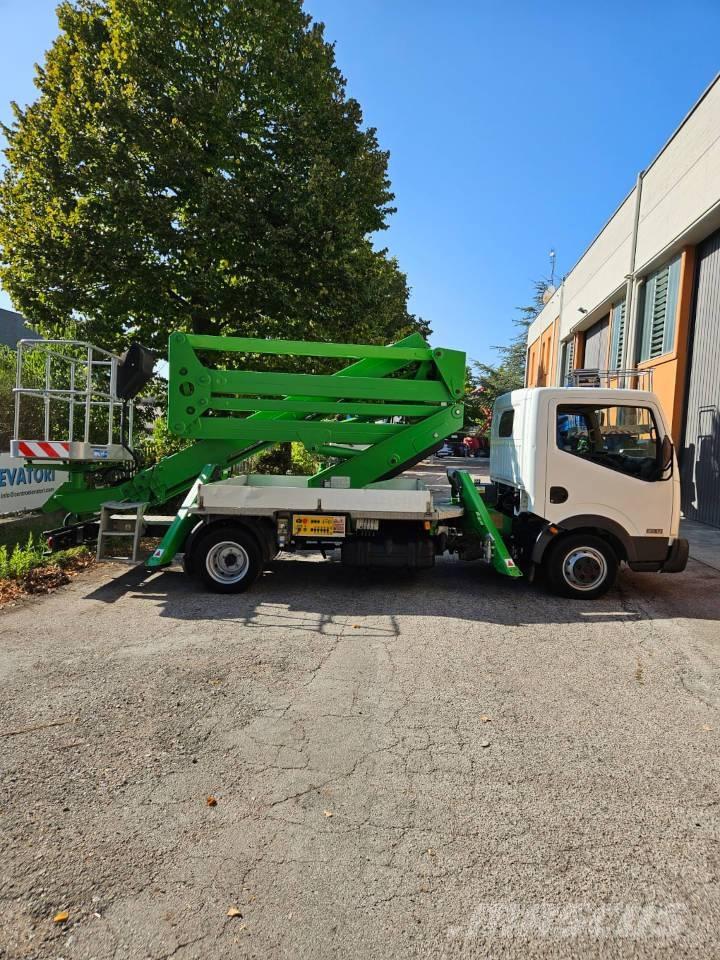 Isoli PNT 205 Nostolava-autot