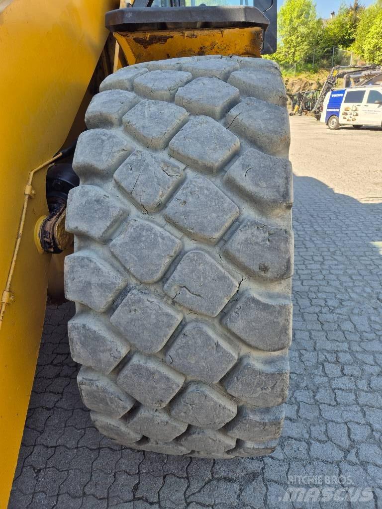 CAT 966M Pyöräkuormaajat