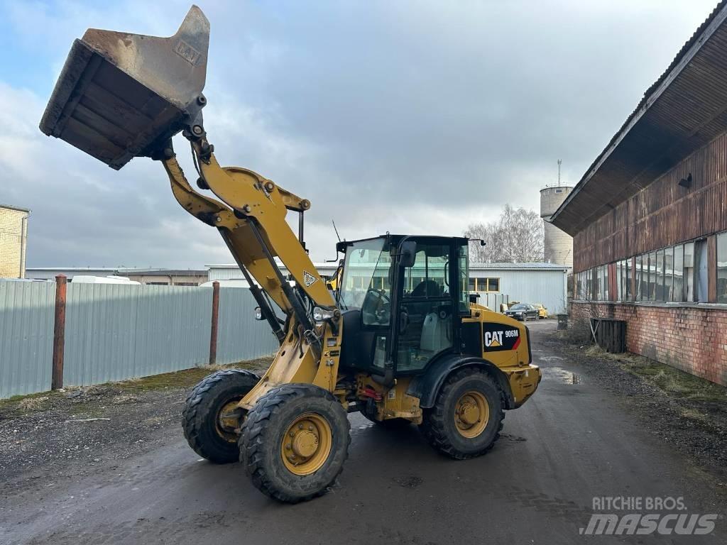 CAT 906 Pyöräkuormaajat