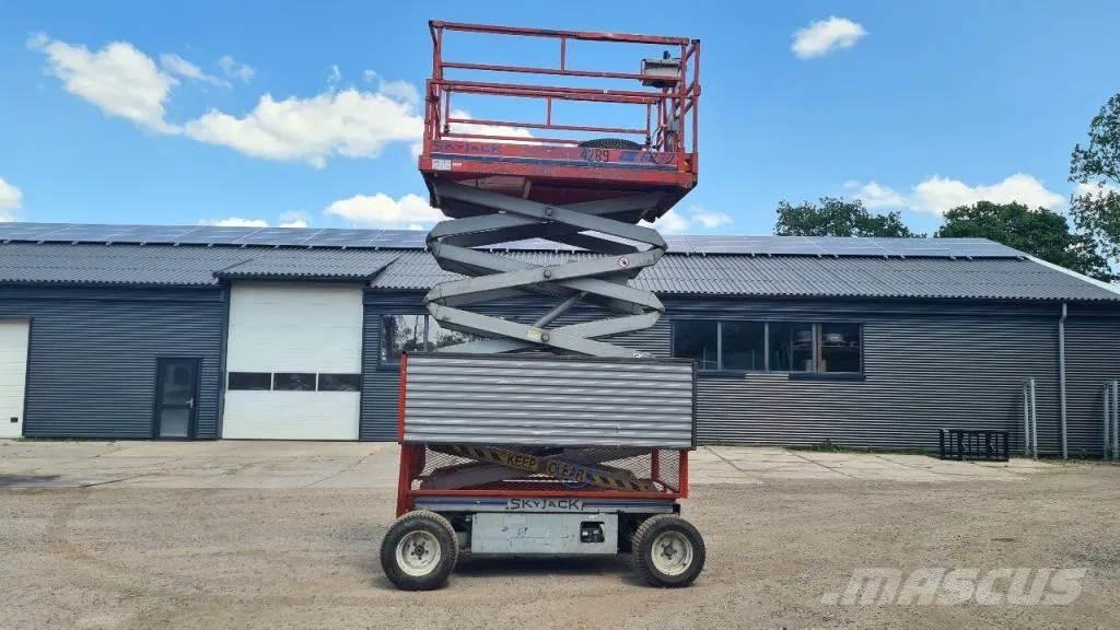 SkyJack 6832 Saksilavat