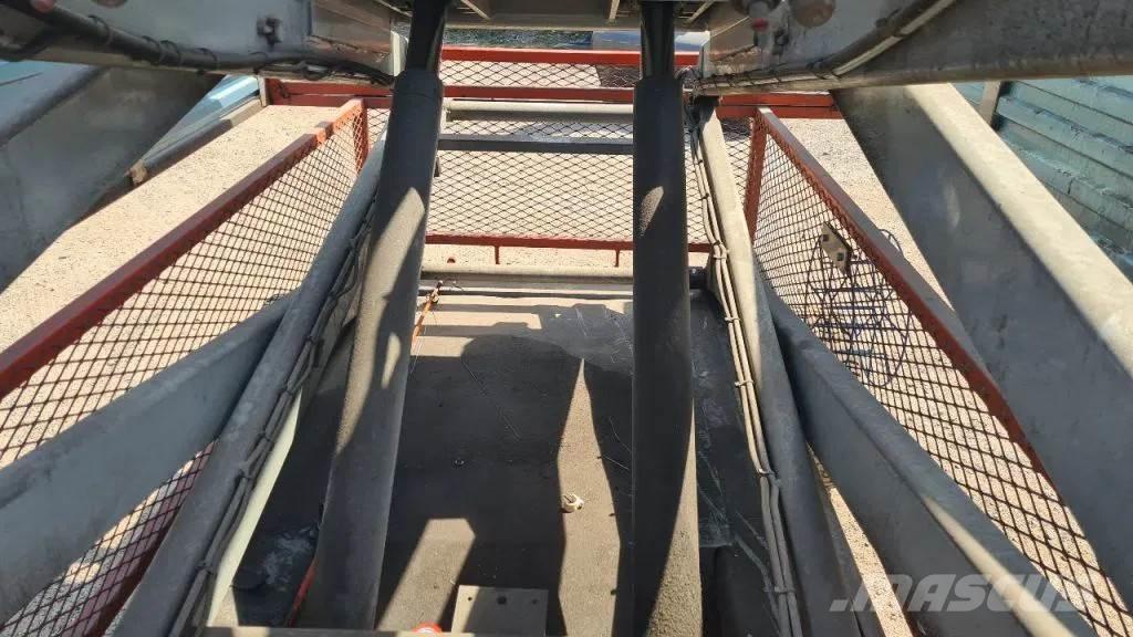 SkyJack 6832 Saksilavat