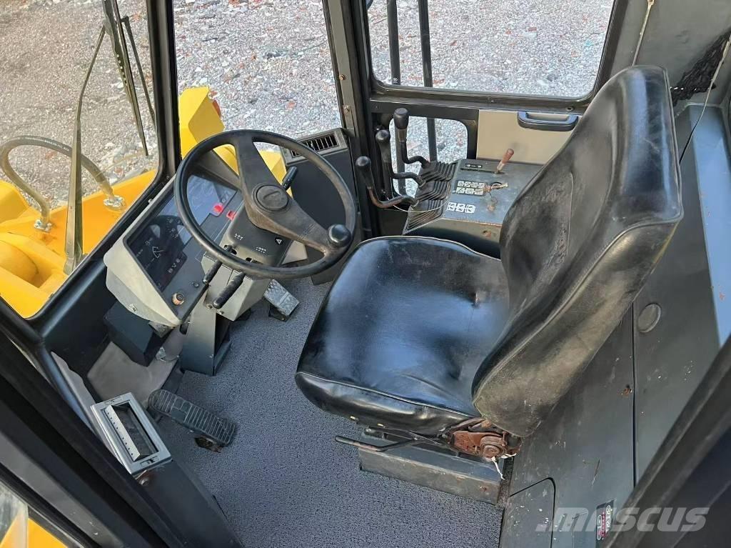 Komatsu WA 320-3 Pyöräkuormaajat