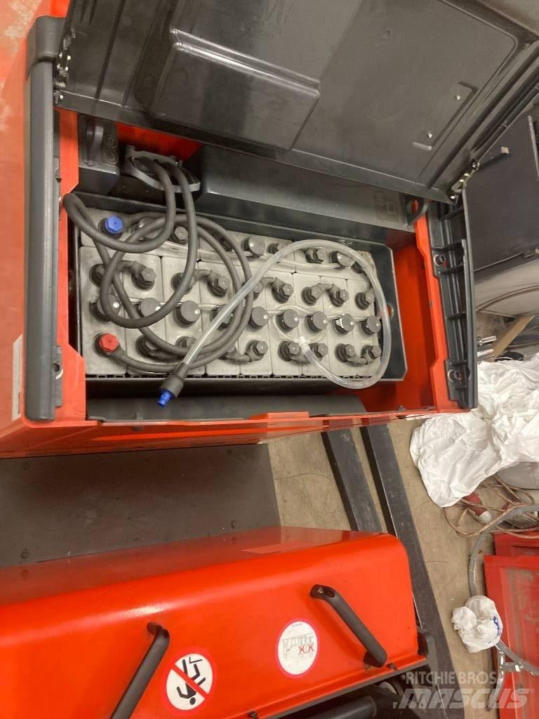 Linde L12AC Käyden ajettavat pinoamistrukit