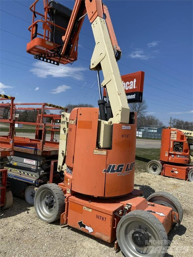 JLG E300AJP Kuukulkijat
