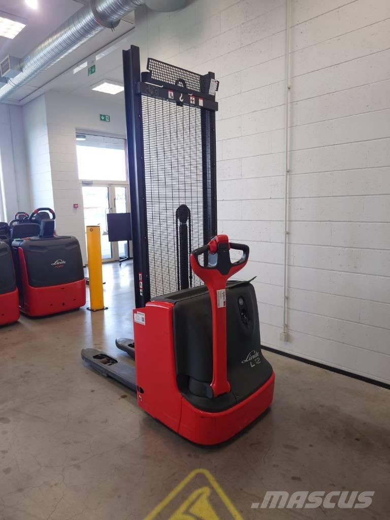 Linde L 12 Käyden ajettavat pinoamistrukit