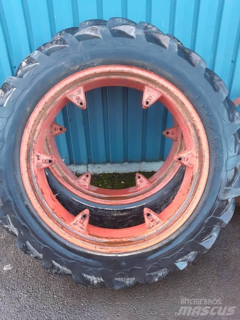 Goodyear 12.4-36 Renkaat ja vanteet