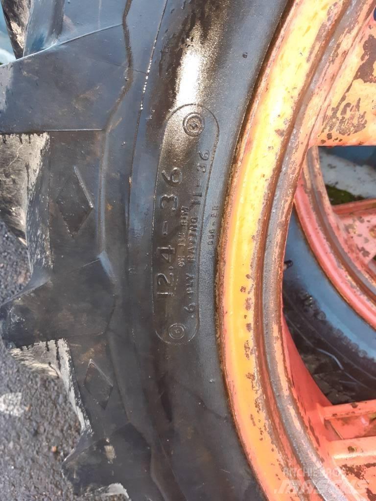 Goodyear 12.4-36 Renkaat ja vanteet