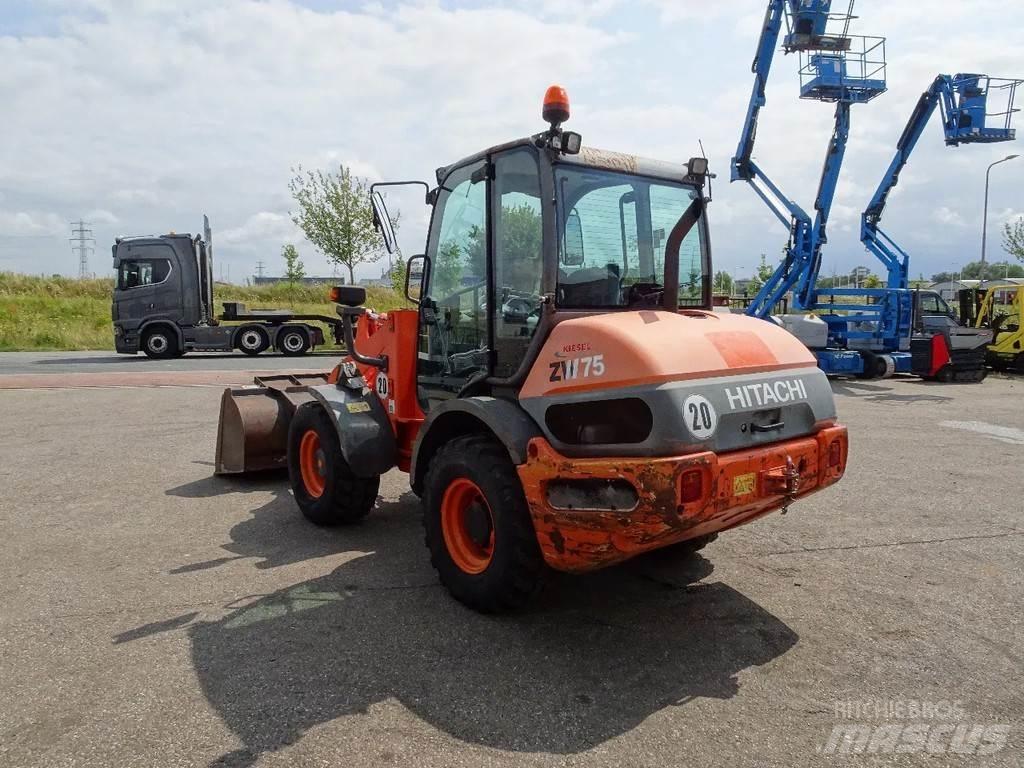 Hitachi ZW75 Muut koneet