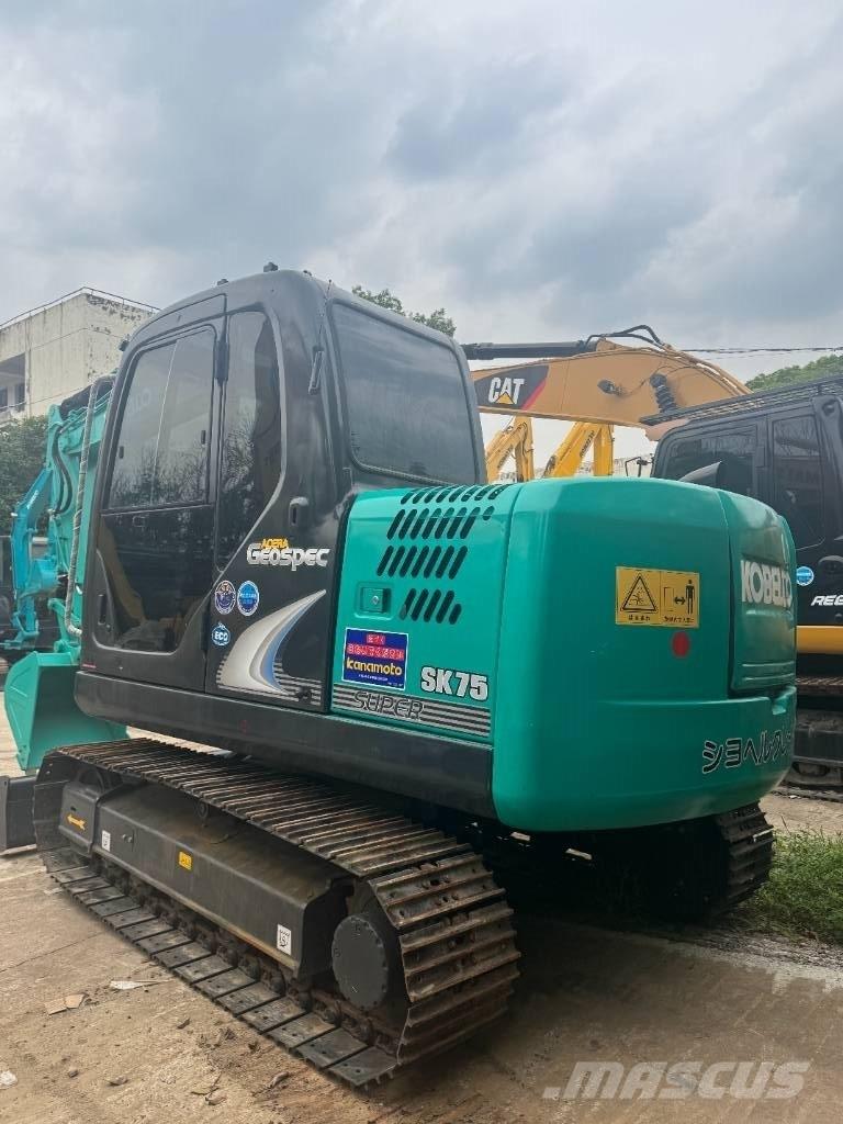 Kobelco SK 75 Midikaivukoneet 7t - 12t