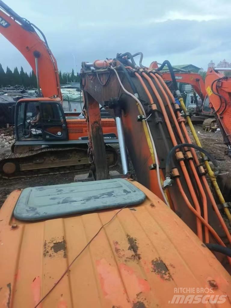 Doosan DX 260LC Telakaivukoneet