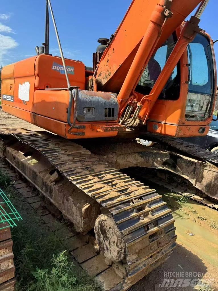 Doosan DX 260LC Telakaivukoneet