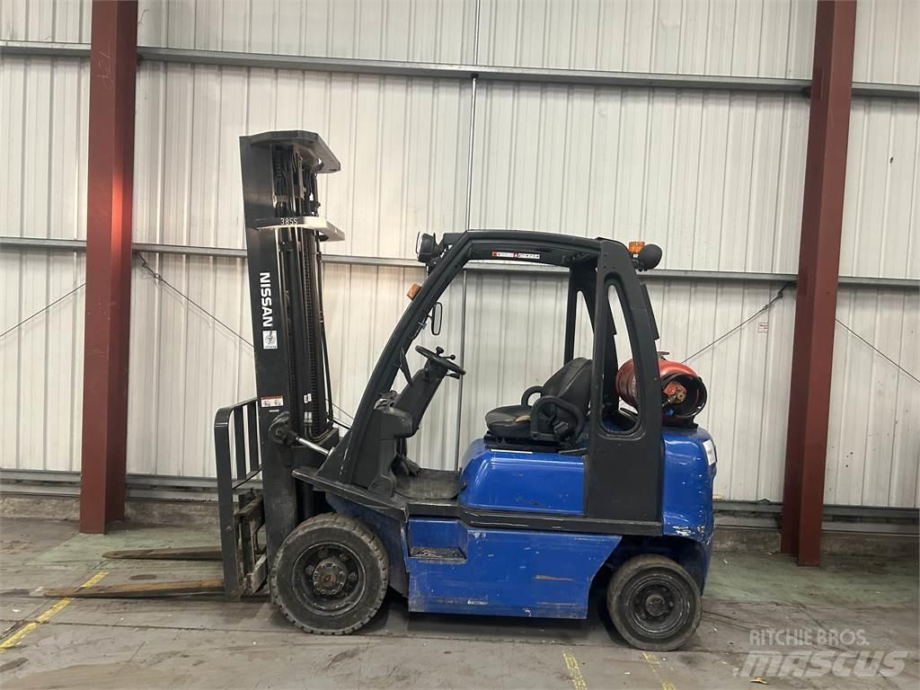 Nissan UD02A20PQ Nestekaasutrukit