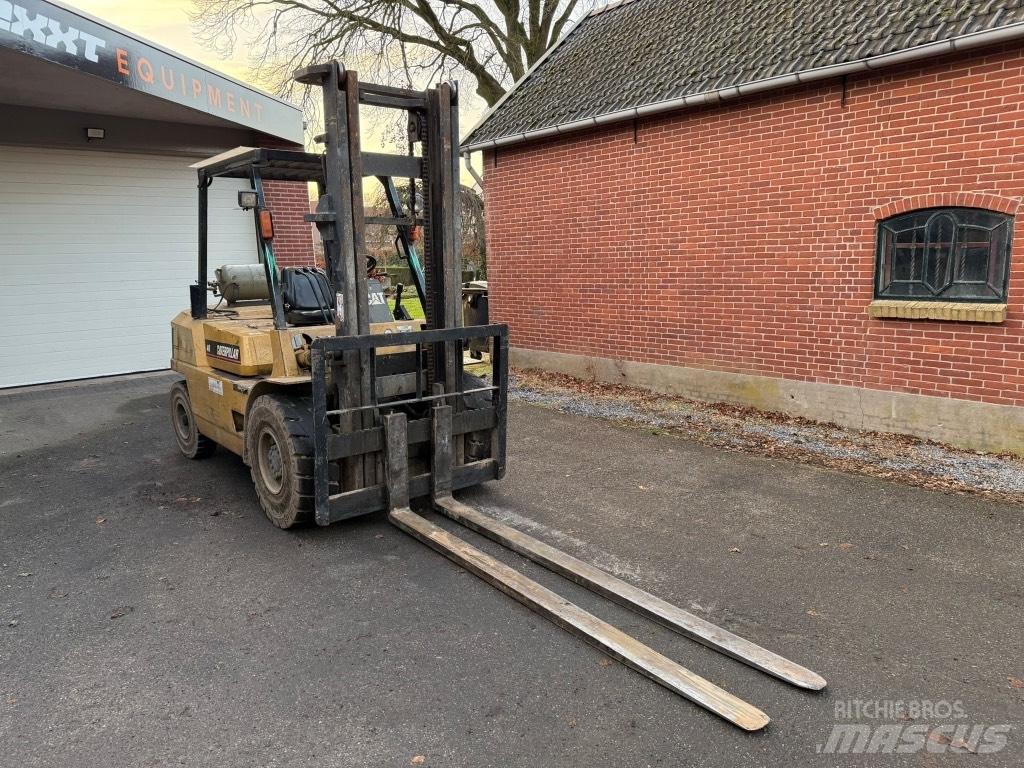 CAT GP 40 Nestekaasutrukit