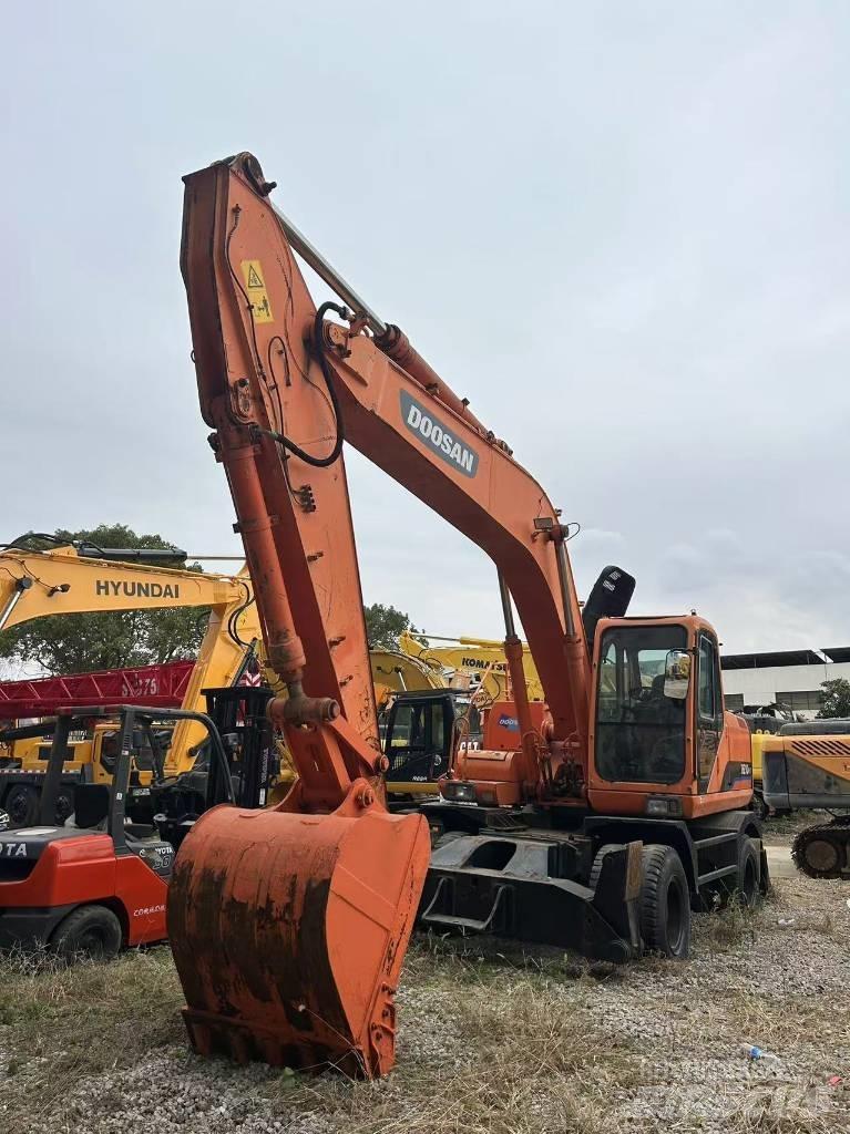 Doosan DH 210 W Pyöräkaivukoneet