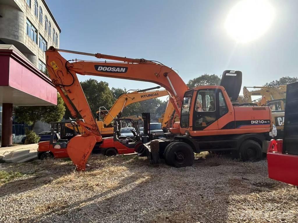 Doosan DH 210 W Pyöräkaivukoneet