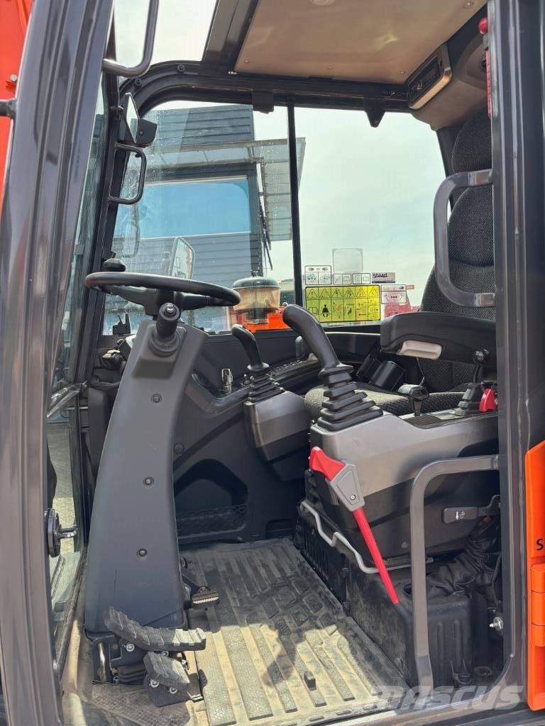 Doosan DX 57 Pyöräkaivukoneet
