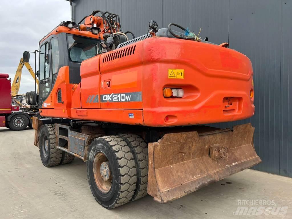 Doosan DX210W Pyöräkaivukoneet