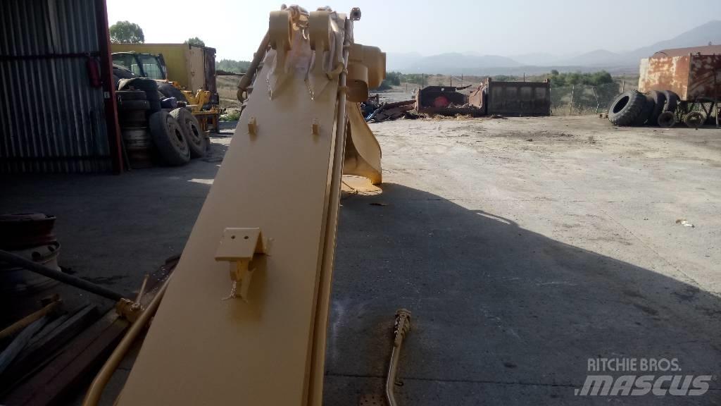 CAT 245 Puomit