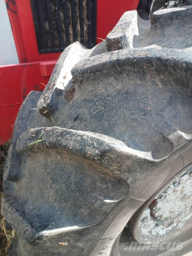 Massey Ferguson 2725 Traktorit