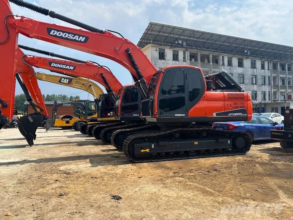 Doosan DX 225 LC Telakaivukoneet