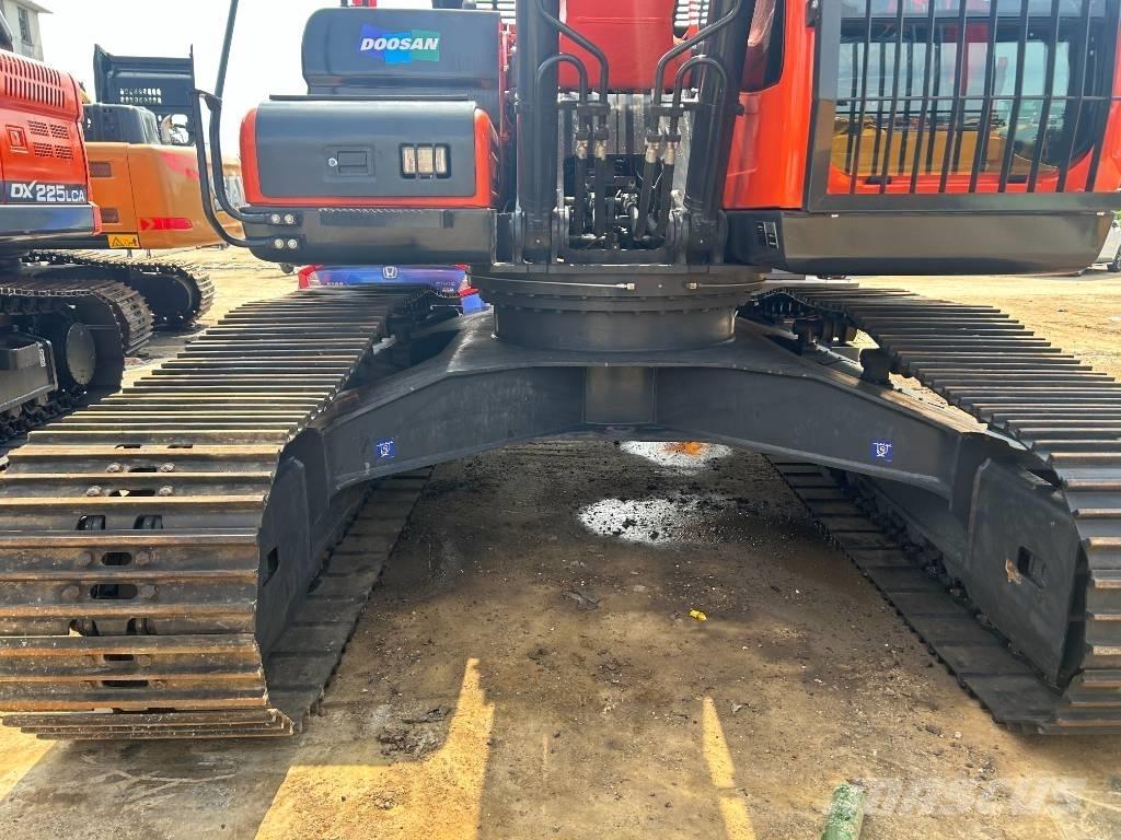 Doosan DX 225 LC Telakaivukoneet