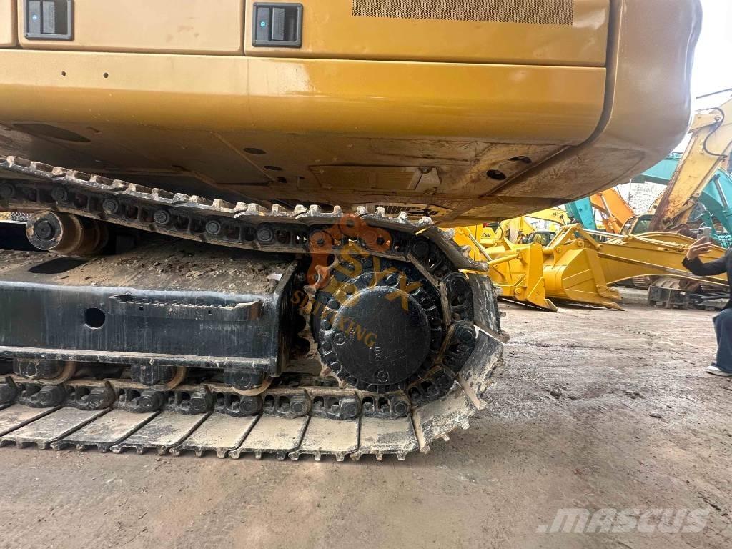 CAT 330 Telakaivukoneet