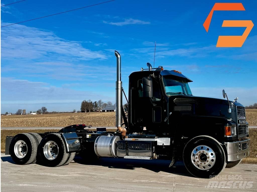 Mack Pinnacle Vetopöytäautot