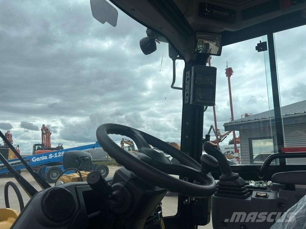 CAT 906 Pyöräkuormaajat