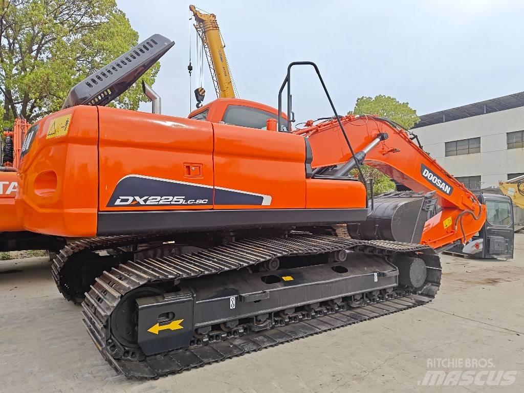 Doosan DX 225 LC-9 Telakaivukoneet