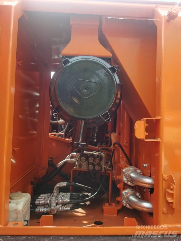 Doosan DX 225 LC-9 Telakaivukoneet
