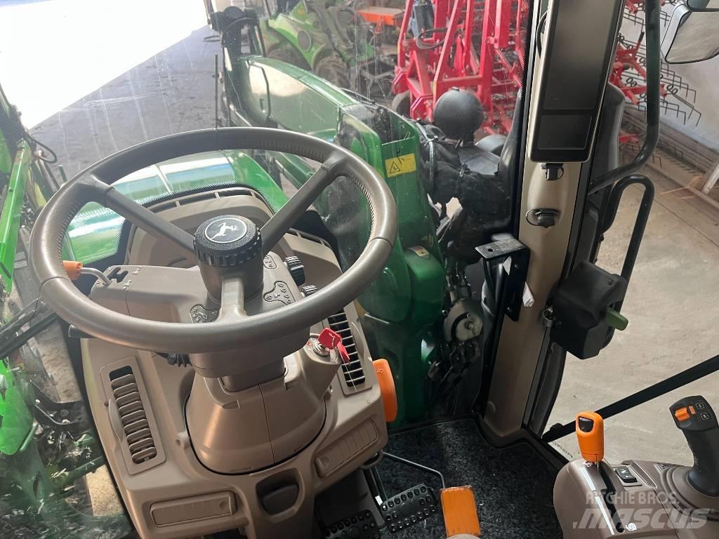 John Deere 6120 M Traktorit