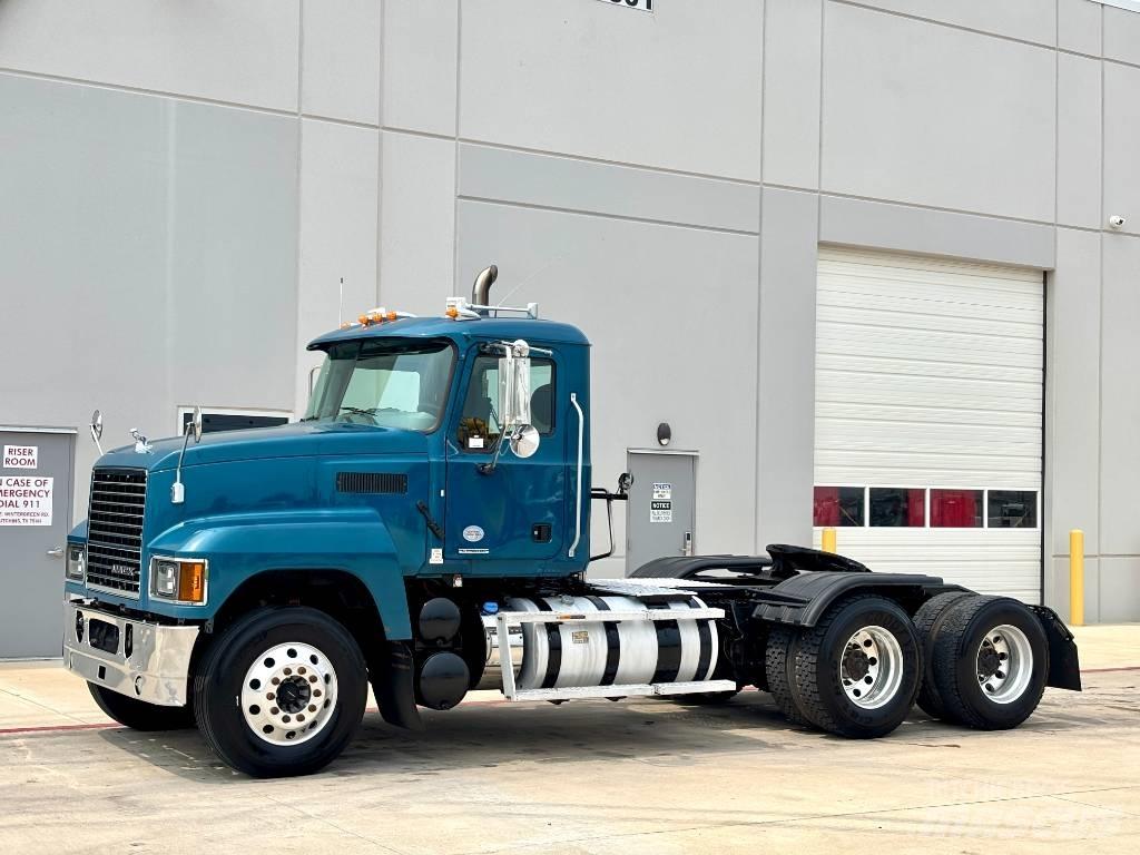 Mack Pinnacle Vetopöytäautot