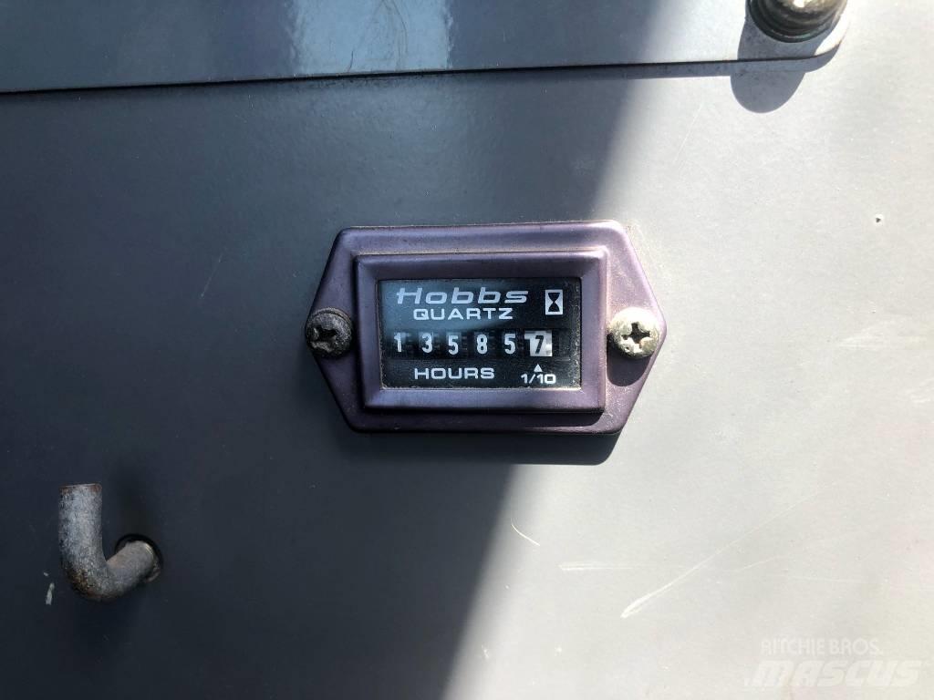 Manitowoc 10000 Tela-alustaiset nosturit