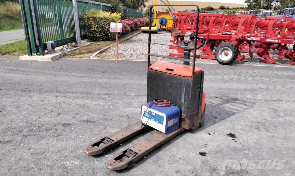 Toyota LWE 180 Lavansiirtotrukit