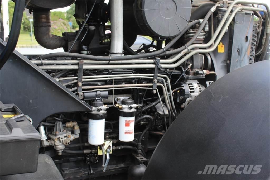 New Holland TM175 Traktorit