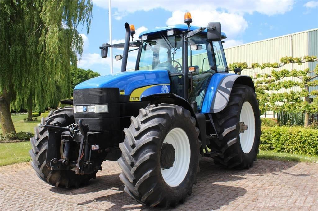 New Holland TM175 Traktorit